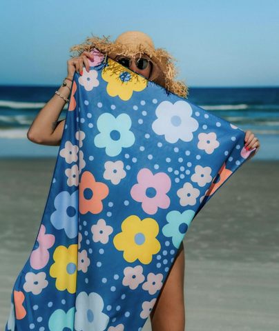 KATYDID Extra Long Quick Dry Beach Towel, Navy Daisy KDC-QDT-1048