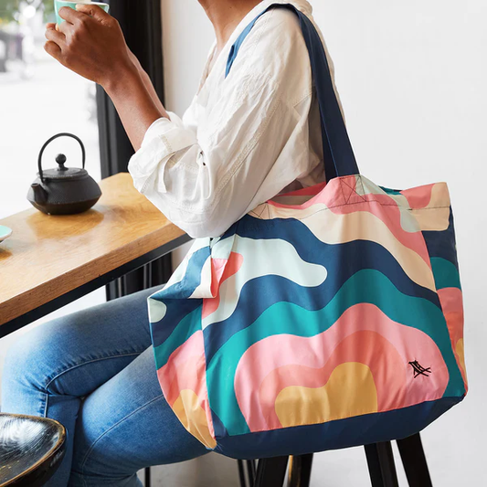GET WAVY TOTE BAG